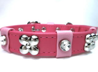 ピンクのかわいい花首輪