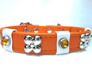 オレンジの花とキラキラクリスタルの首輪