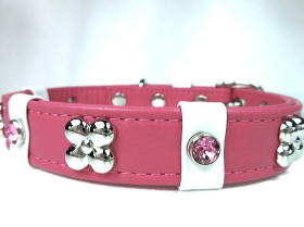 ピンクのメタリックの花とキラキラクリスタル首輪